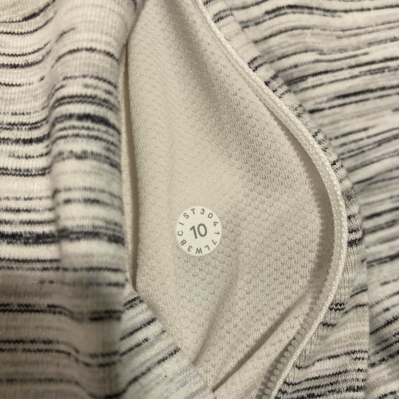 Lululemon runderful long sleeve size 10 white-gray heathered - Picture 8 of 8